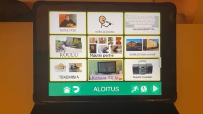 Tietokoneen ruudulla autismikirjon ihmisten kommunikoinnissa käytettävä go talk-ohjelmaan liittyviä kuvia ja tekstejä.