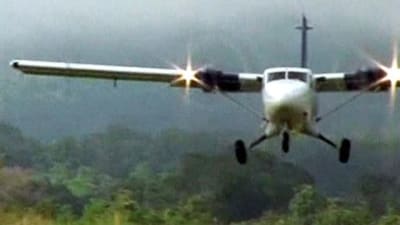 Ett flygplan av modell Twin Otter landar i Papua Nya Guinea.