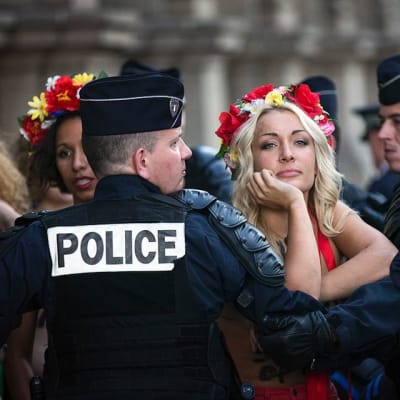 Feministinen protestiryhmä Femen mielenosoitus.