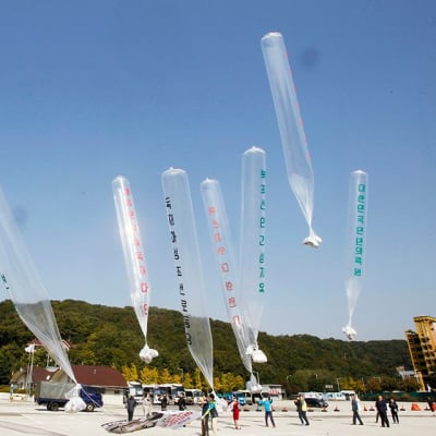 Ilmapallojen avulla lähetetään propagandaa Pohjois-Koreaan. 