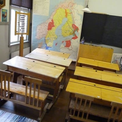 Haapaveden koulumuseoon on tehty 50-luvun luokkahuone, jossa on paripulpetit, liitutaulu ja paljon muuta opetusvälineistöä. 
