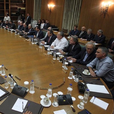 Kreikan hallitus kokoontui parlamentissa Ateenassa 25. syyskuuta 2015.
