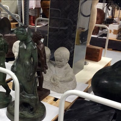 Patsailta Tampereen museoiden kokoelmakeskuksessa