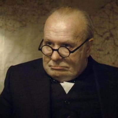 Winston Churchill sotakabinetin istunnossa