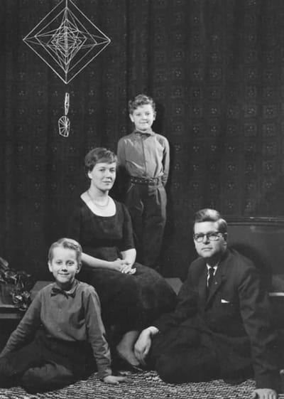 Juhani ja Marja-Liisa Riekkola sekä perheen pojat Vesa ja Kai Riekkola vuonna 1960.