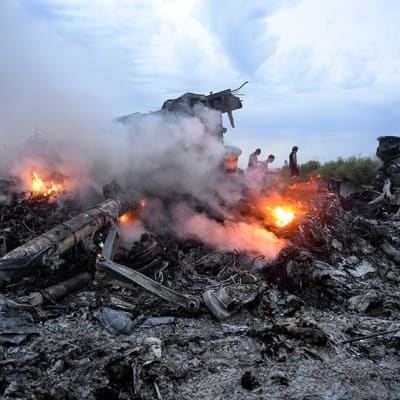 Vrakdelar av MH17 som sköts ned i ett rebellkontrollerat område i Ukraina i juli 2014.