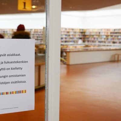 Rovaniemi on ensimmäisenä kaupunkina Pohjois-Suomessa kieltänyt laajemmin liukuestekenkien käytön