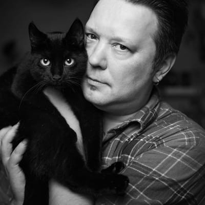 Markus Hintikka ja kissa Molli