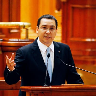 Victor Ponta Romanian parlamentissa Bukarestissa.