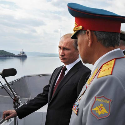 Vladimir Putin ja Sergei Shoigu.