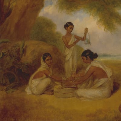 Öljymaalaus, jossa kaksi naista jauhaa käsikivillä viljaa ja yksi ruokkii pikkulintua. Kuvassa myös imettävä vuohi, saviruukku ja taustalla palmuja. 