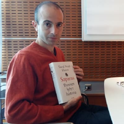 Israelilainen historioitsija Yuval Noah Harari.