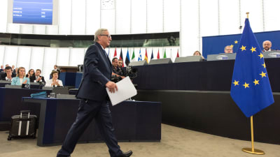EU-kommissionens ordförande Jean-Claude Juncker på väg till talarstolen i EU-parlamentet i Strasbourg.