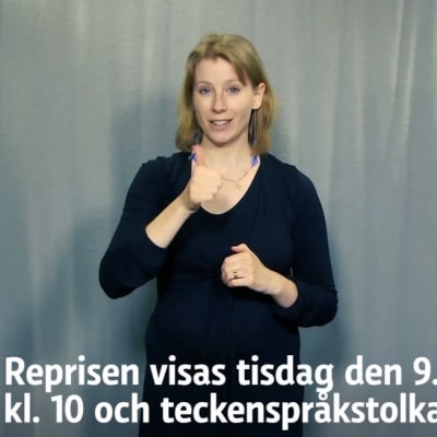 Kvinna som tolkar till teckenspråk
