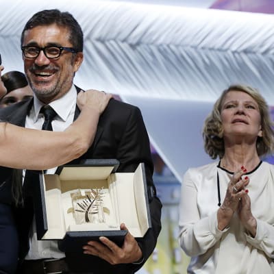 Ohjaaja Nuri Bilge Ceylan otti vastaan Kultaisen palmun -palkinnon Cannesissa 24. toukokuuta.