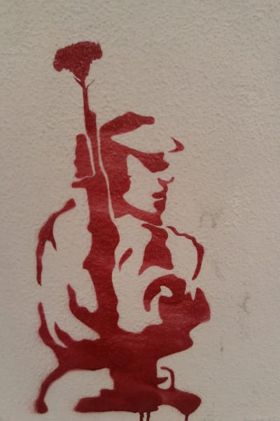 Graffiti som hyller nejlikerevolutionen i Portugal