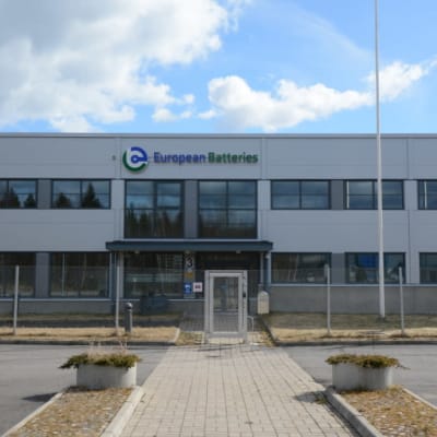 Vanhassa kuvassa European Batteries eli Varkauden akkutehdas.