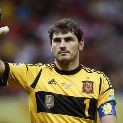 Espanjan maalivahti Iker Casillas lähikuvassa.