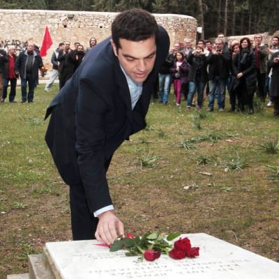 Kreikan pääministeri Alexis Tsipras vieraili Ateenassa sijaitsevalla natsien uhrien muistomerkillä 26. tammikuuta.