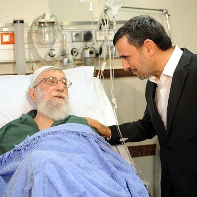 Iranin entinen presidentti Mahmoud Ahmadinejad vieraili ajatollah Ali Khameneinin luona syyskuussa 2014.