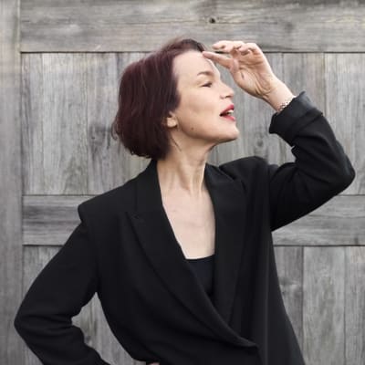 Sångerskan och författaren Anna Järvinen.