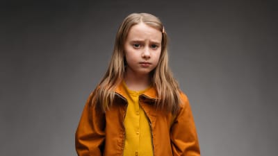 Porträtt av Hanna Wahlström som spelar karaktären Leia i dramaserien Spegelvägen.