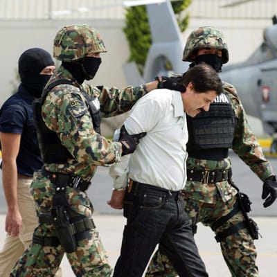 Meksikolainen huumepomo Joaquin Guzman, "El Chapo", vangittiin 22. helmikuuta. Hän oli pakoillut poliisia 12 vuotta.
