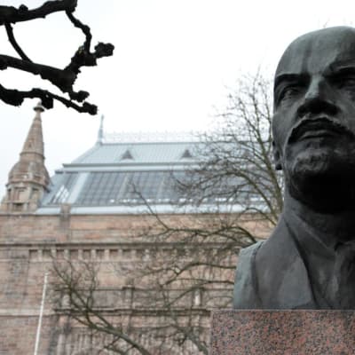 Lenin patsas Turun Taidemuseonmäellä