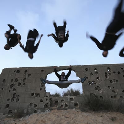 Parkour-harrastajia Gazassa