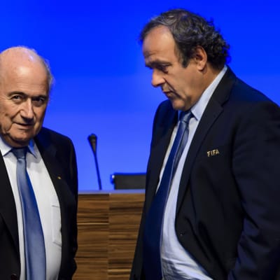 Sepp Blatter (vas.) ja Michel Platini