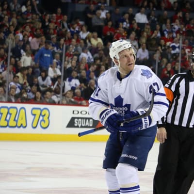 Olympiamitalisti, maailmanmestari ja Toronto Maple Leafsin hyökkääjä Leo Komarov on tunnettu fyysisestä pelityylistään. 