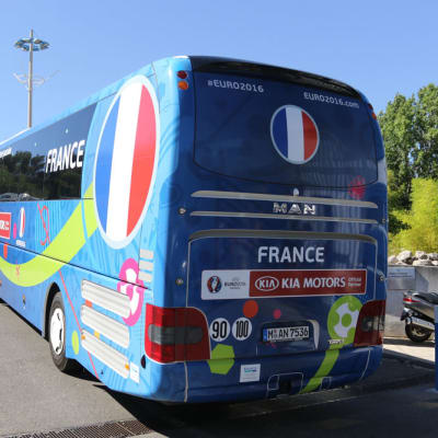 Ranskan joukkueen bussi.