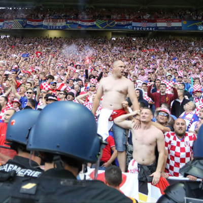 Kroatian kannattajia jalkapallon EM-kisoissa.