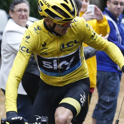 Chris Froome juhlisti toista Ranskan ympäriajon voittoaan.
