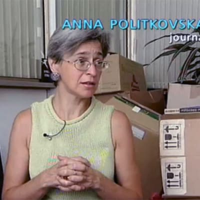 Anna Politkovskaja som blir intervjuad