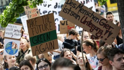 Demonstration mot brunkol i Berlin