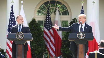 Polens president Andrzej Duda fick en hel del beröm av president Trump under presskonferensen i Vita husets rosenträdgård.