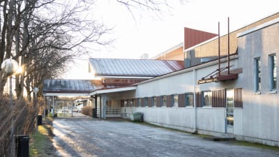 Ekenäs sim- och bollhall.