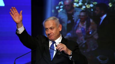 Netanyahu höll ett tal till sina anhängare i Tel Aviv efter klockan tre på natten till onsdagen - då resultatet fortfarande var ovisst. 