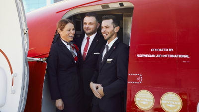 Norwegians kabinpersonal diskuterar.