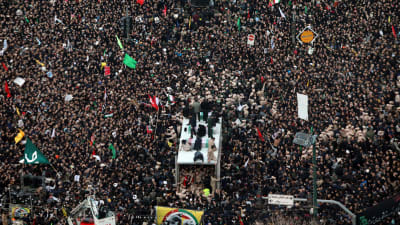 Över en miljon iranier deltog på måndagen i ett minneståg för den mördade Soleimani norr om Teheran 