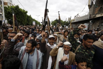 Huthianhängare  drog ut på gatorna i Jemens huvudstad Sanaa den 26 mars då det hade gått åtta år sedan en koalition ledd av Saudiarabien invaderade Jemen.