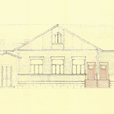 En äldre ritning över en fasad på ett större trähus. Ritningen är daterad i juni 1956.