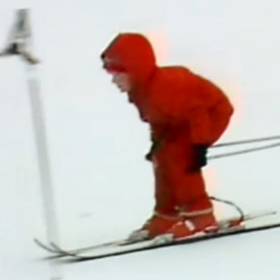Flicka åker slalom, 1982