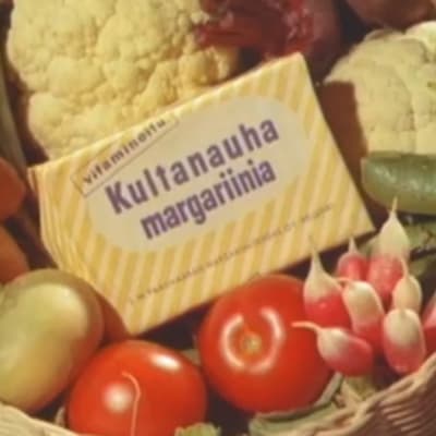 Korissa Kultanauha-margariini juuresten ja vihannesten kera