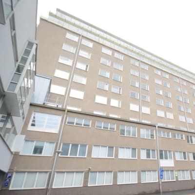 Kuopion yliopistollisen sairaalan päärakennus.