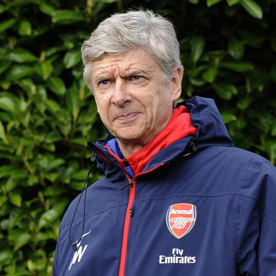 Arsene Wenger harjoituksissa