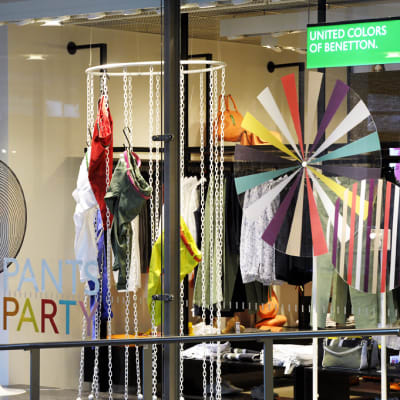 Benetton säger sig ha beställt ett klädparti från en fabrik i Dhaka