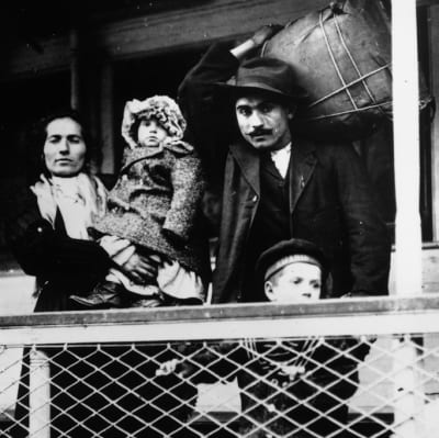 Familj ombord på ett fartyg på väg till USA.