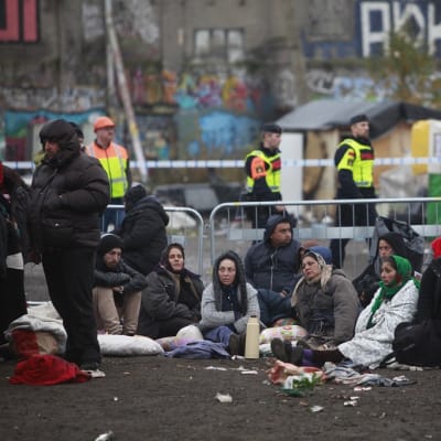 Ruotsin poliisi tyhjensi laittoman romanileirin Malmössä 3. marraskuuta 2015.